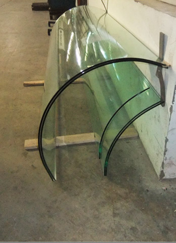 Моллированное (гнутое) стекло для стеклянных радиусных перегорогодок