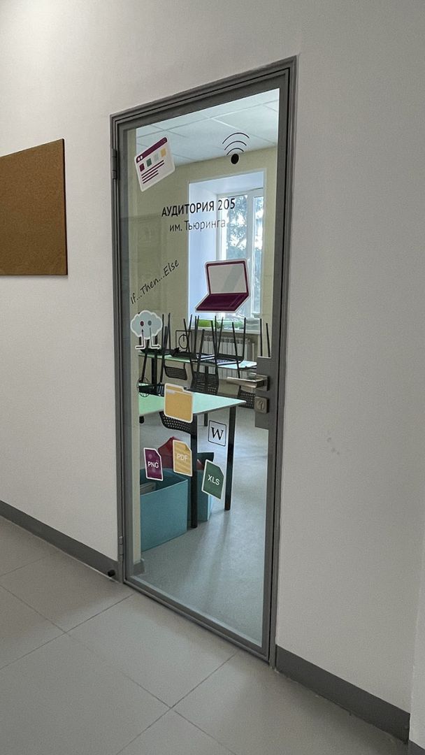 Прозрачная дверь для дошкольного заведения