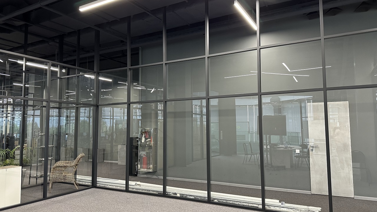 Алюминиевые профили для офисных перегородок