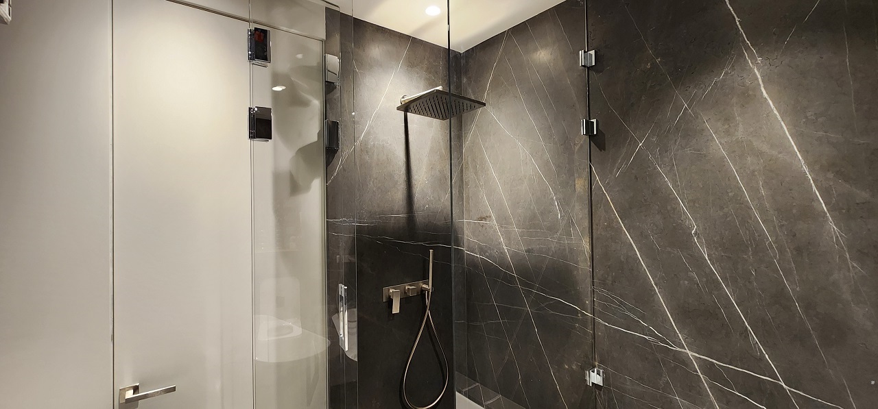 Душевая перегородка для современной ванной комнаты