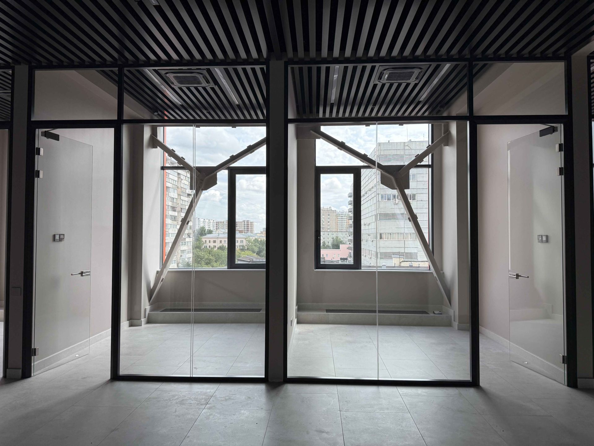 Стеклянные перегородки с двойным остеклением