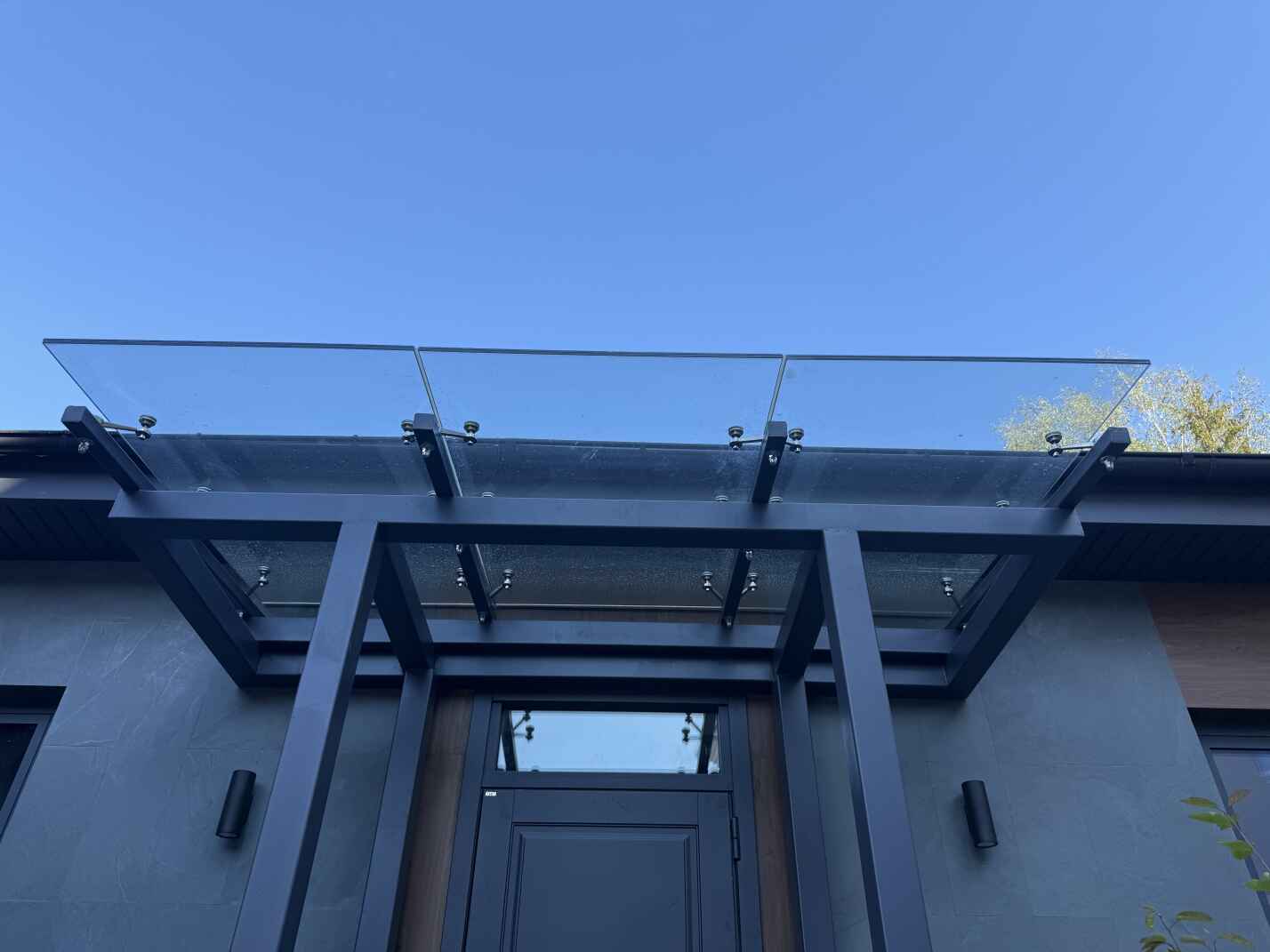 Стеклянный козырёк