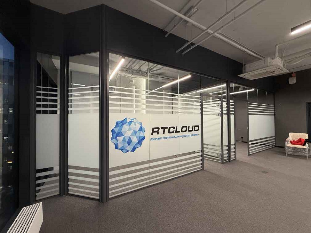 Цельностеклянные перегородки с плёнкой