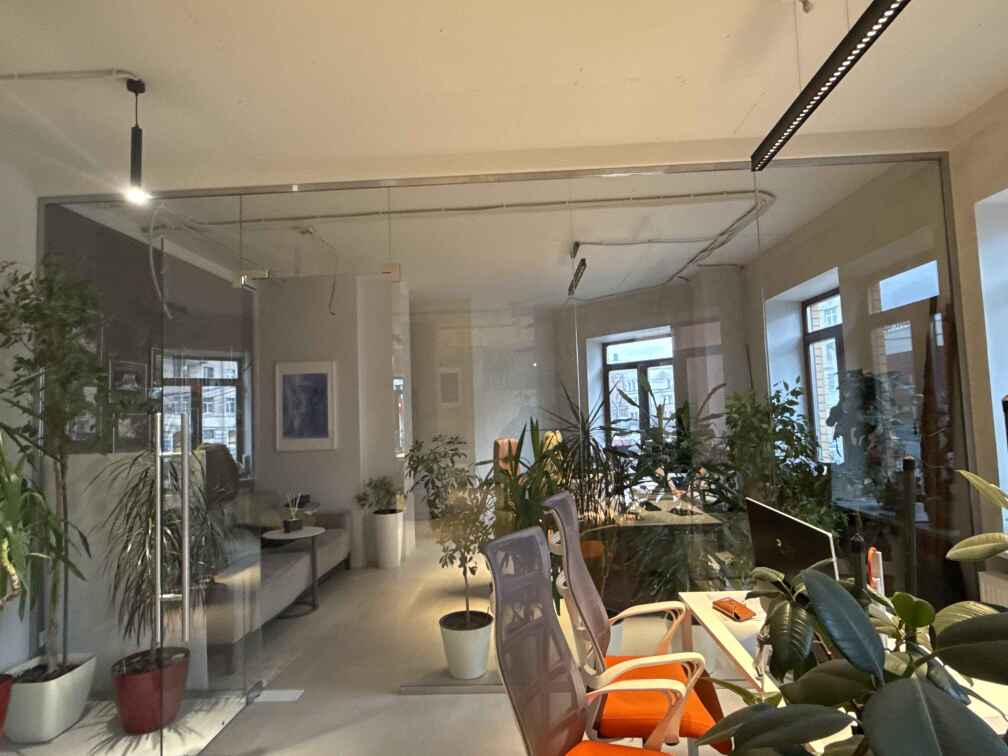 Бескаркасные перегородки для офиса