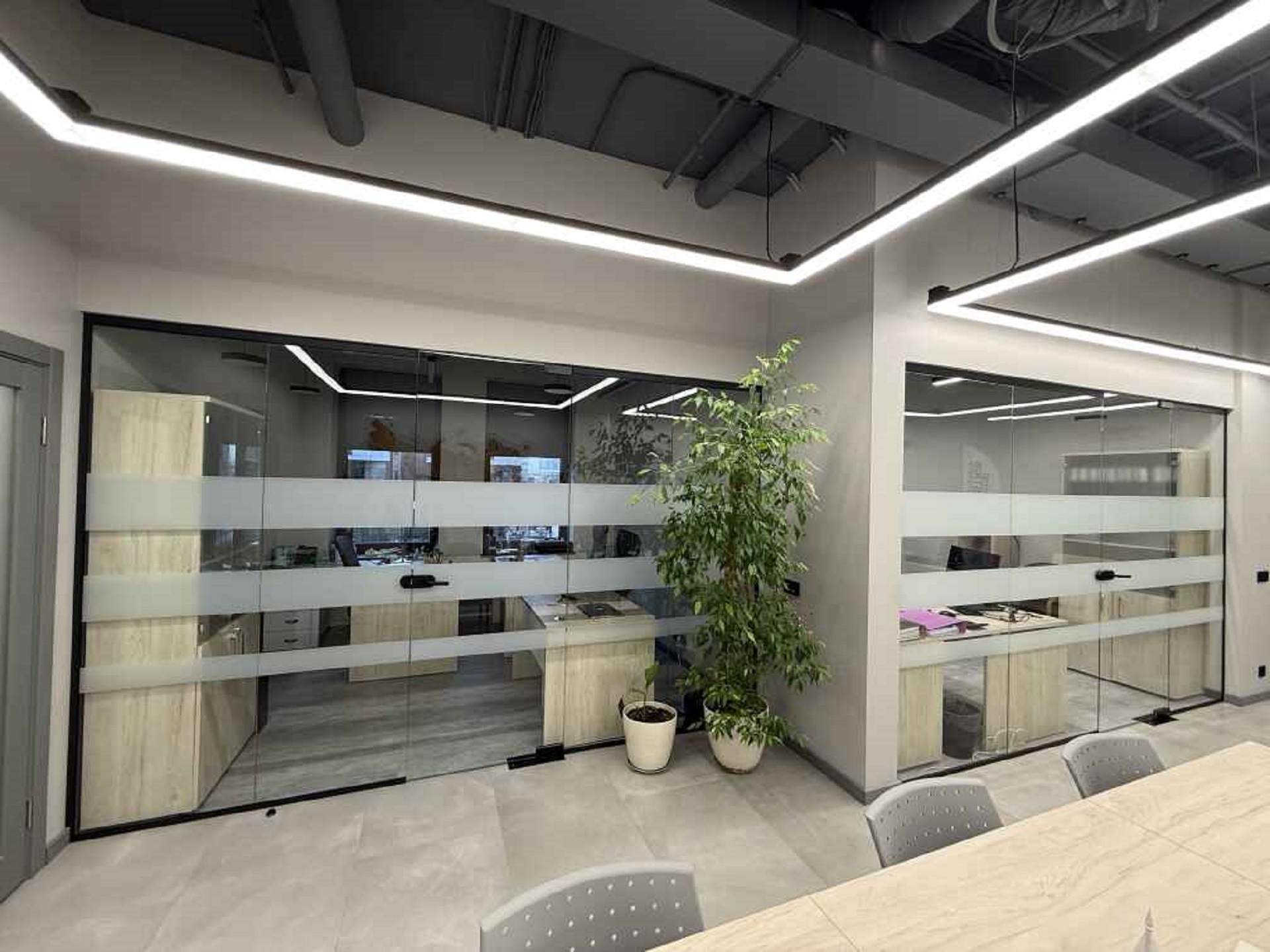 Цельностеклянные перегородки