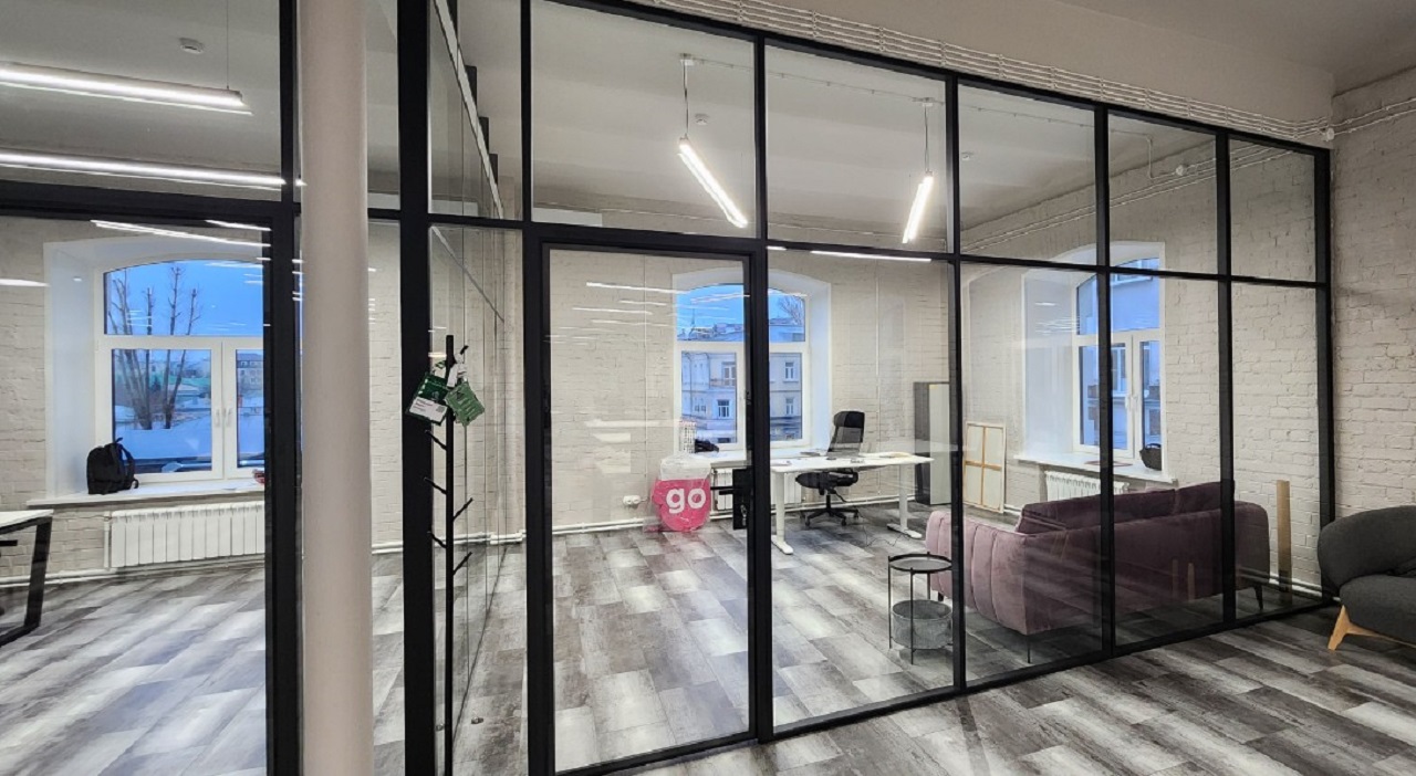 Стеклянные перегородки на алюминиевом каркасе