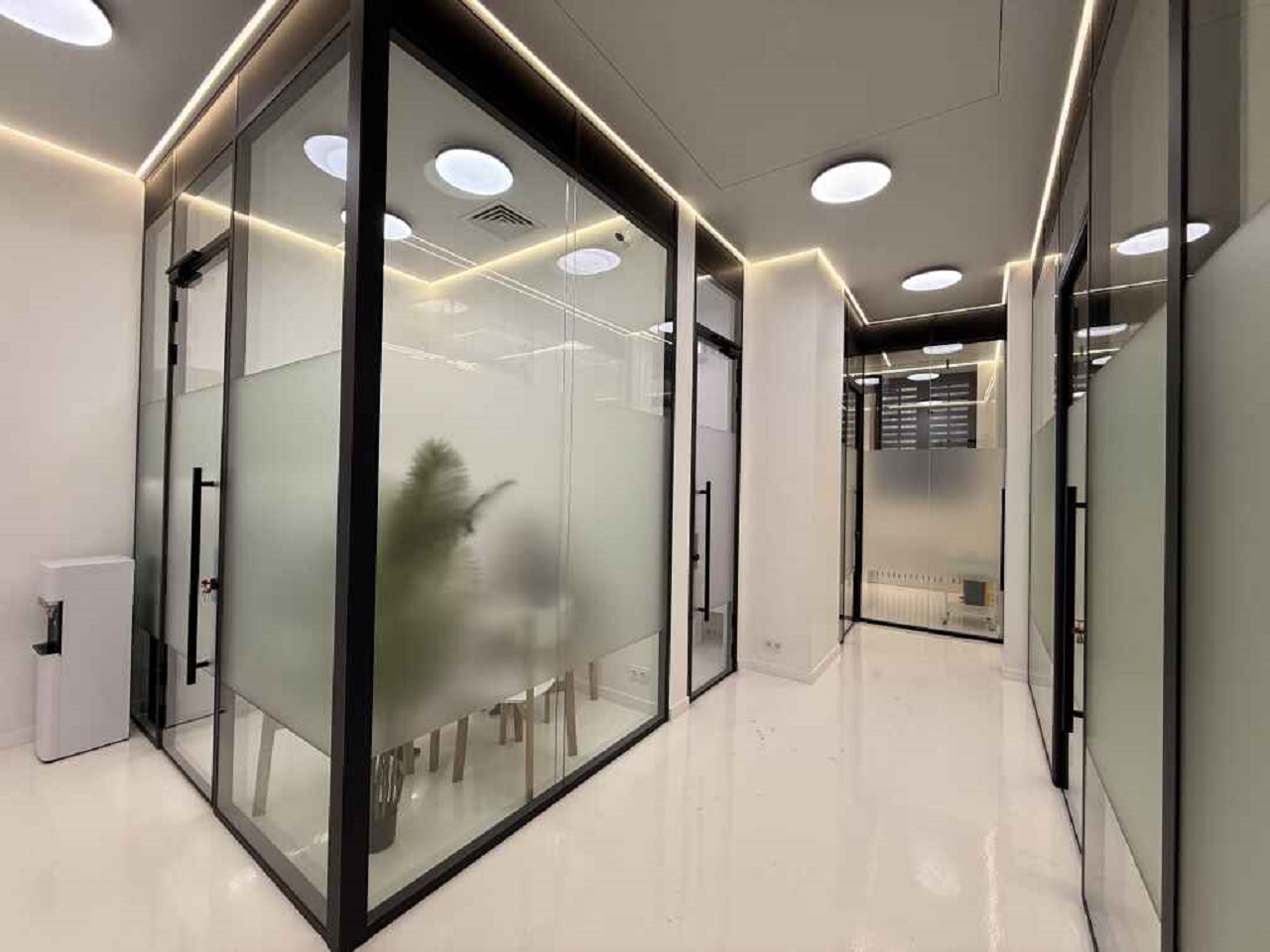 Стеклянные перегородки для медицинской клиники
