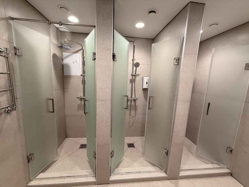 Современные стеклянные санузлы