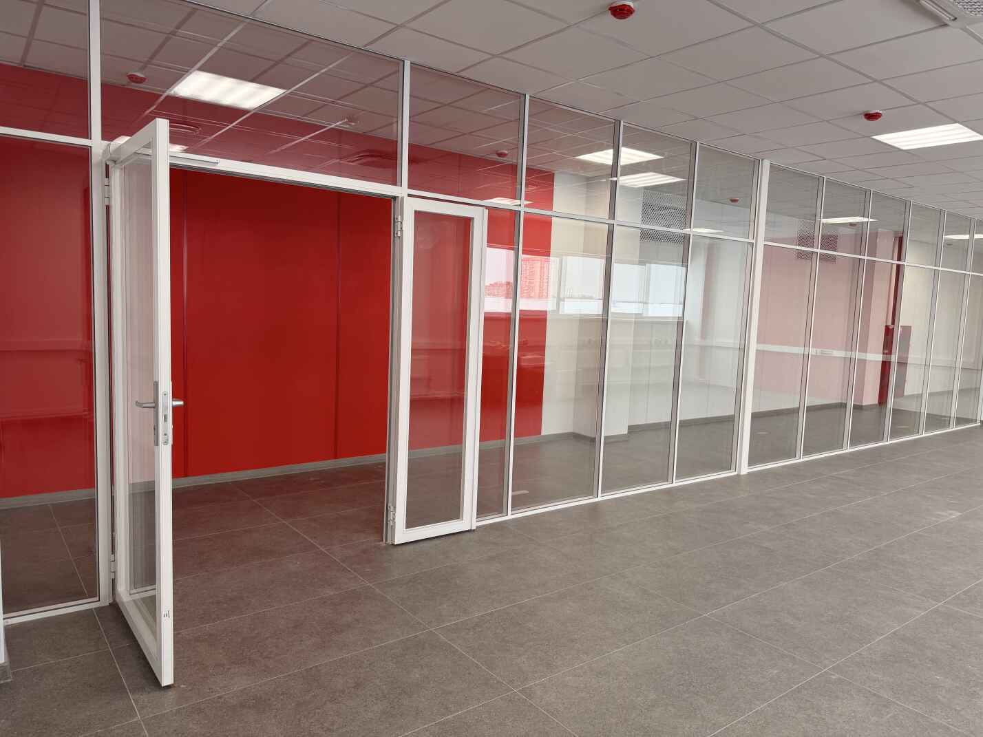 Каркасные перегородки и распашные двери