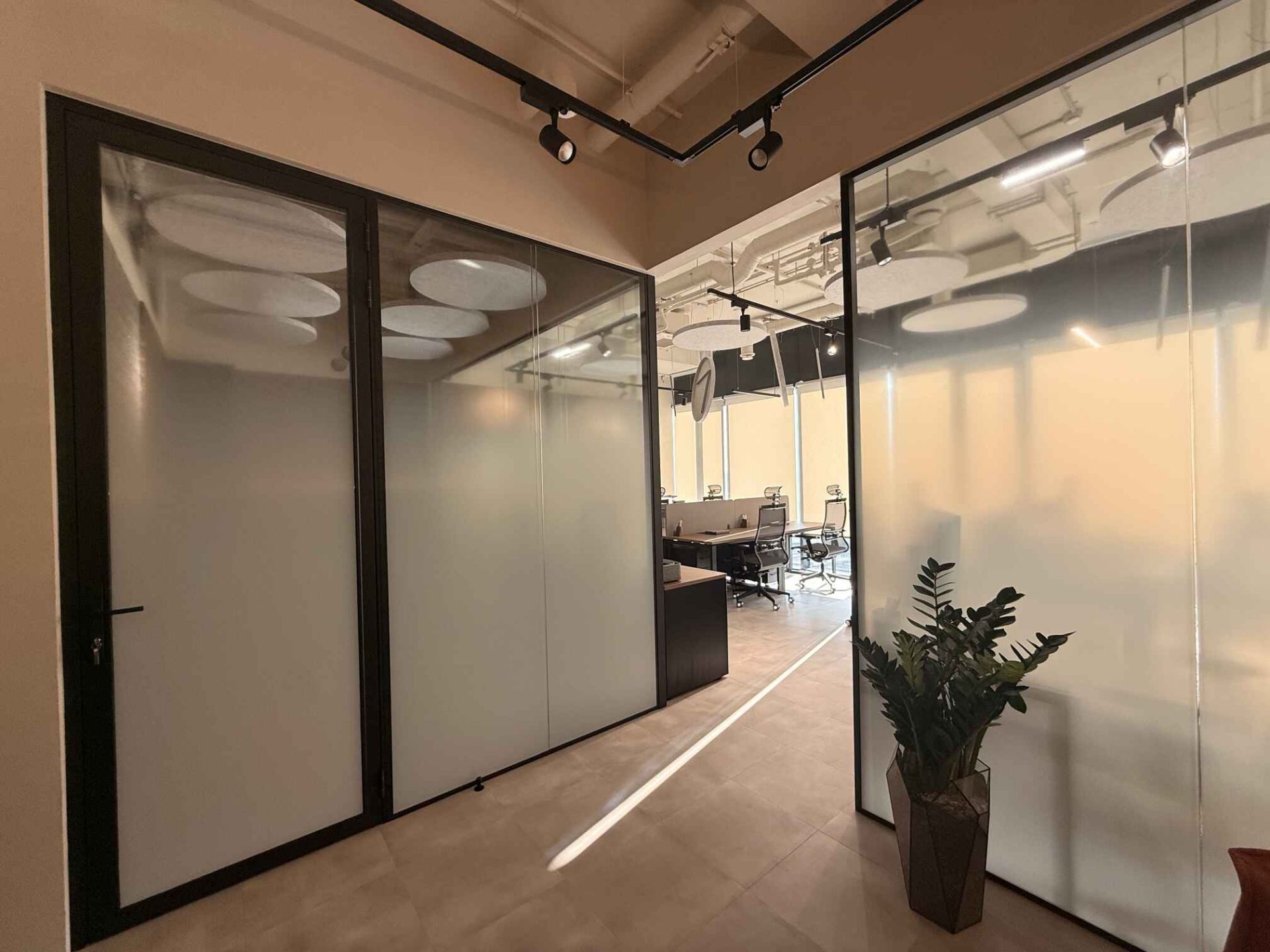 Алюминиевые стеклянные перегородки