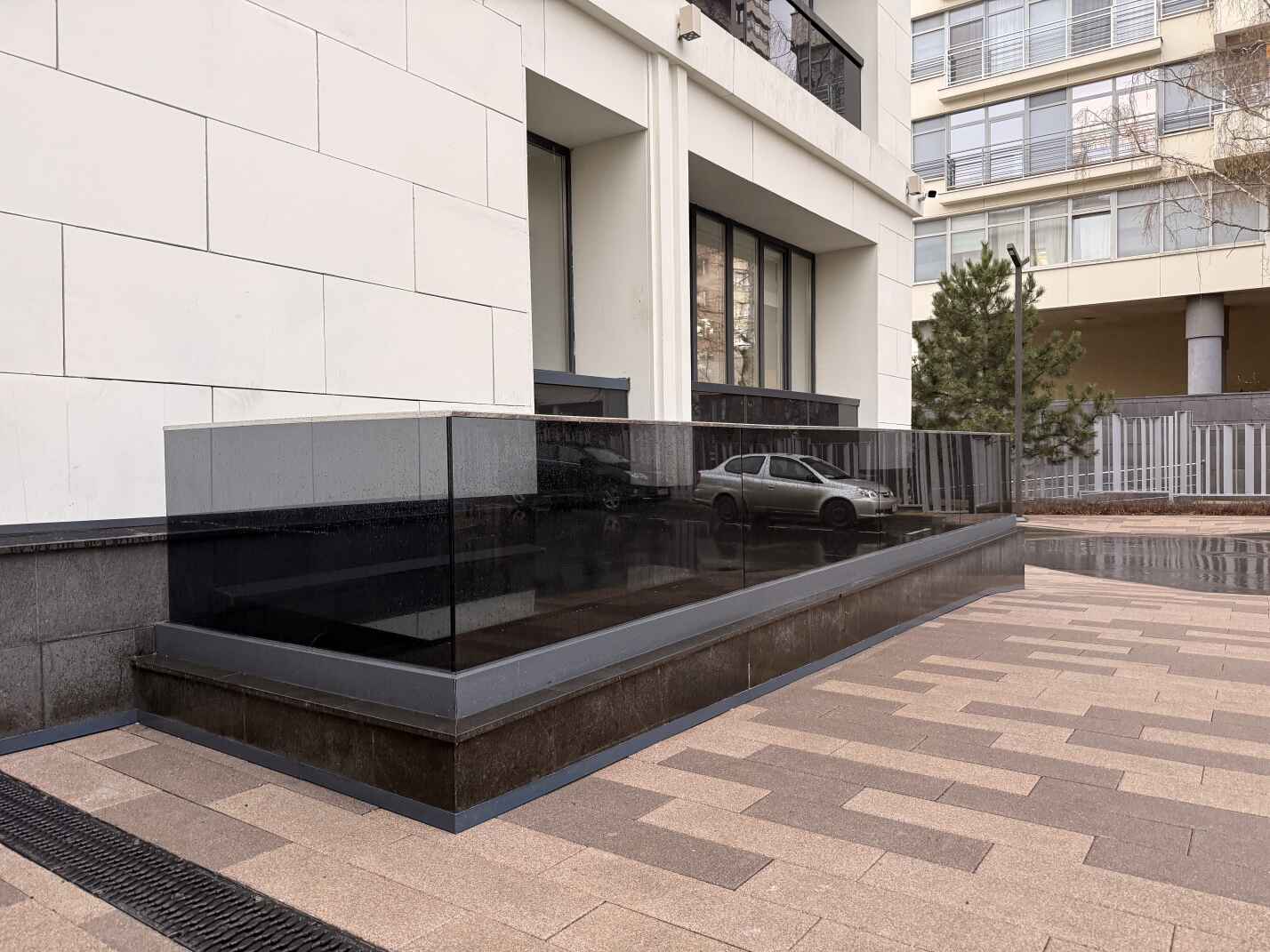 Стеклянные козырьки и ограждения