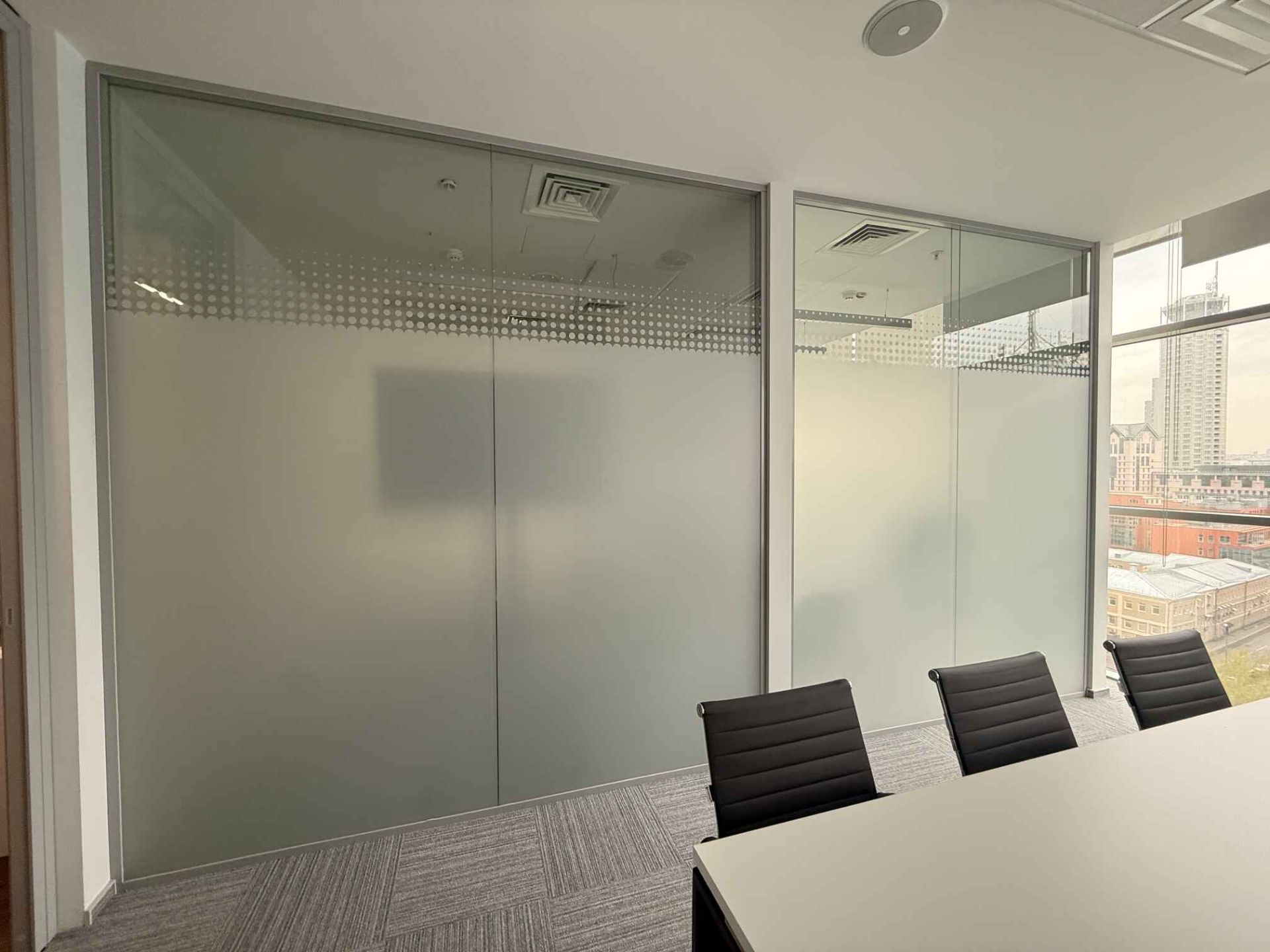 Перегородки из стекла с двойным остеклением