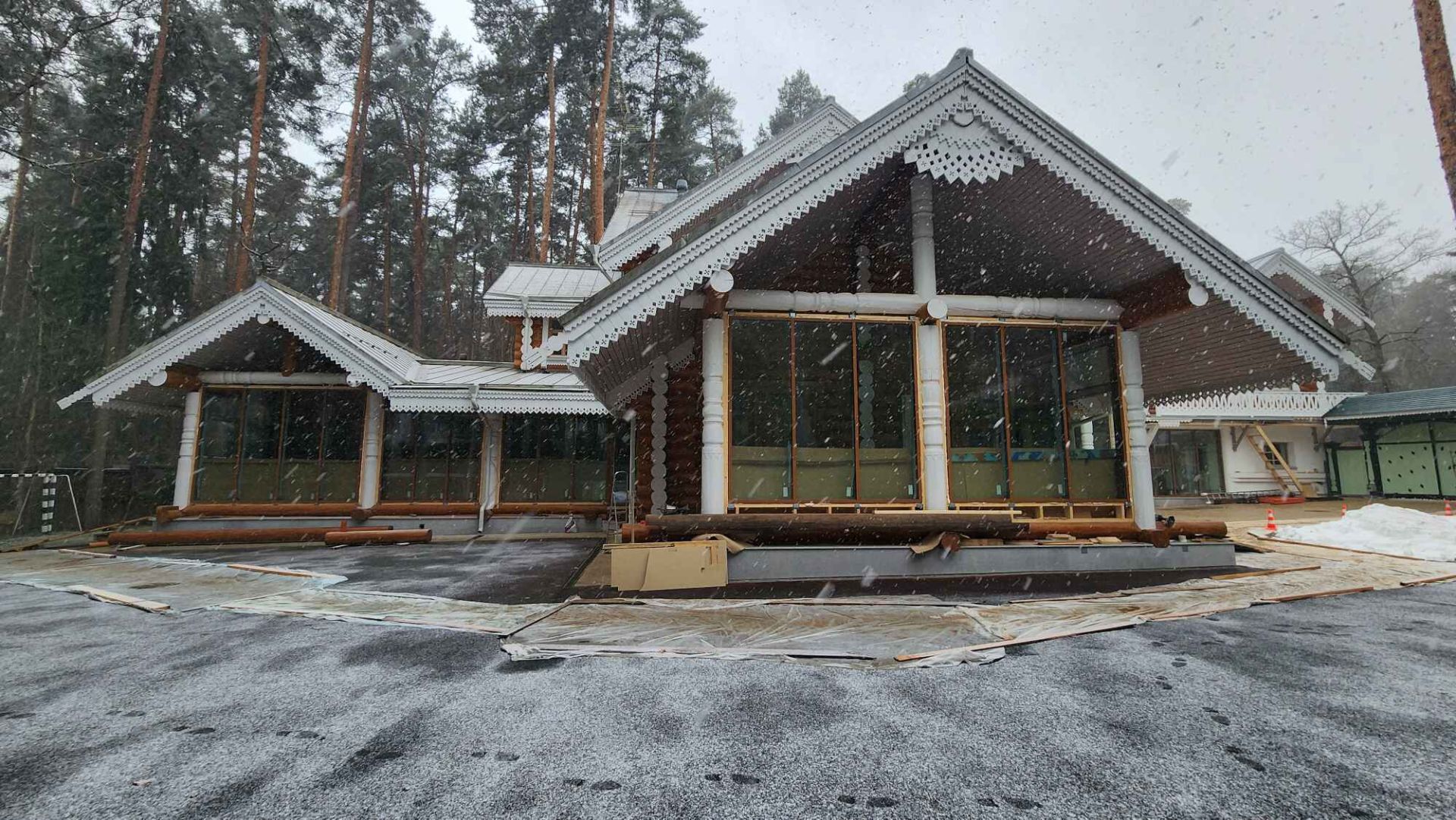 Панорамное теплое остекление для бревенчатого дома