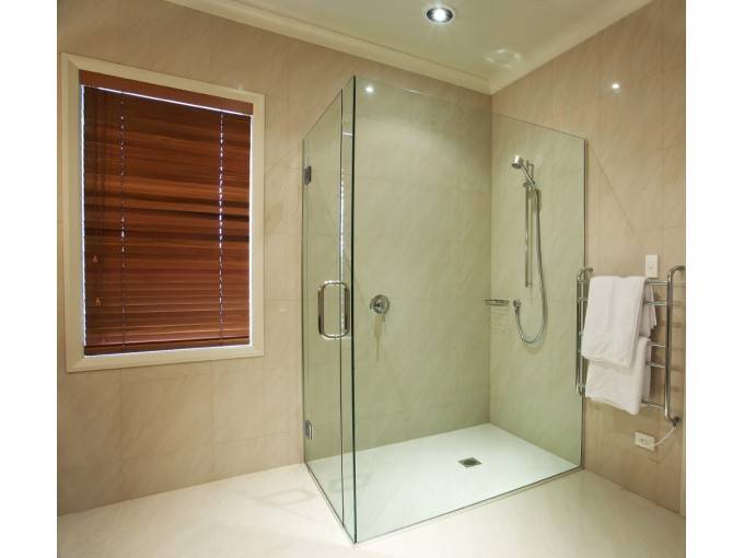 Душевые перегородки Душевые перегородки выполненные из стекла