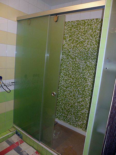тонированное стекло в вашей ванной