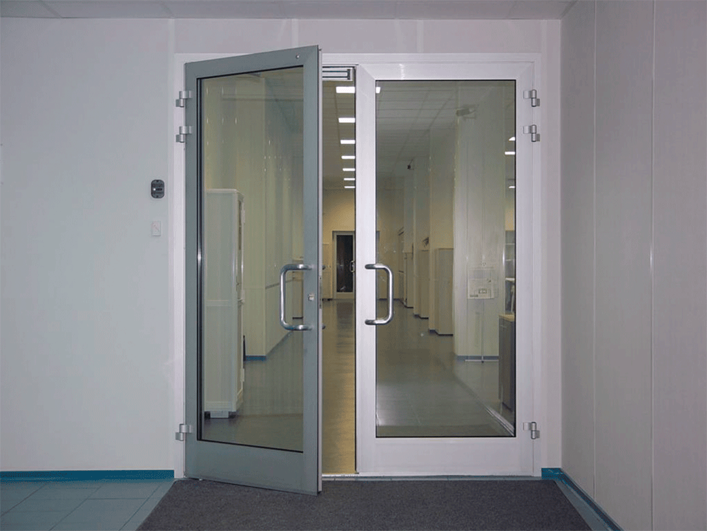 современные двери со стеклом