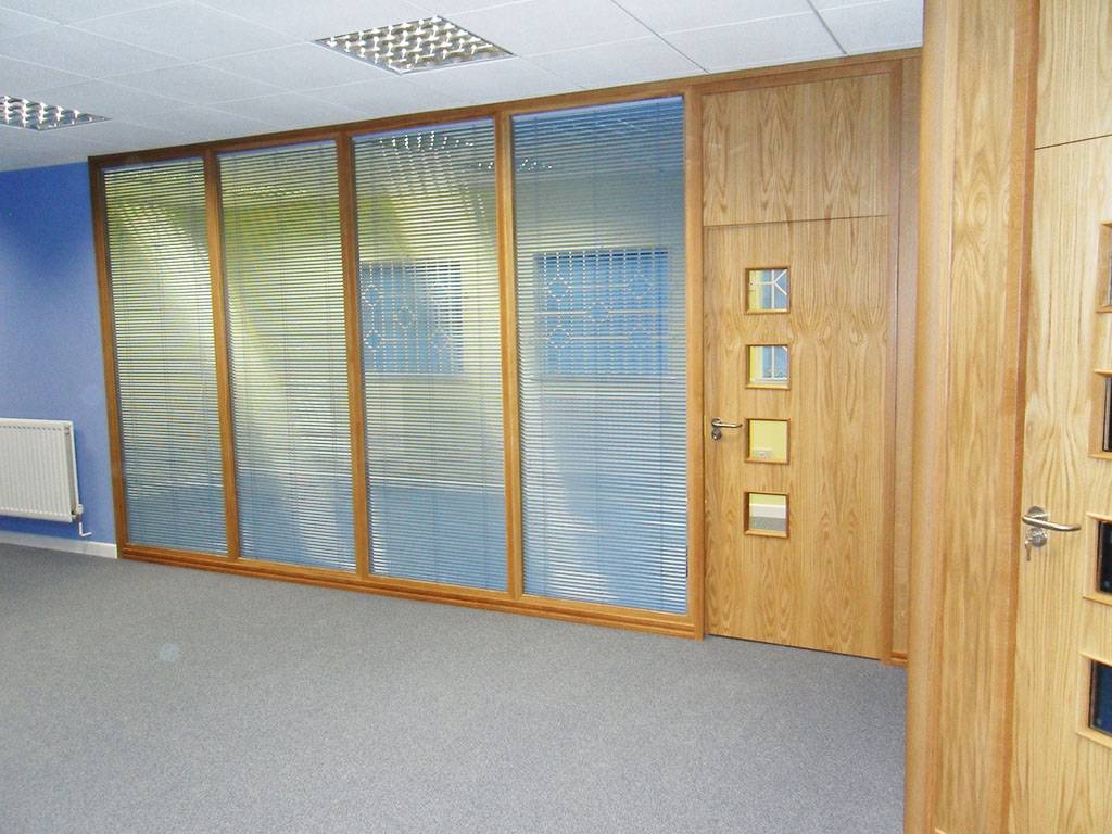 Комбинированные офисные перегородки - стекло и ЛДСП