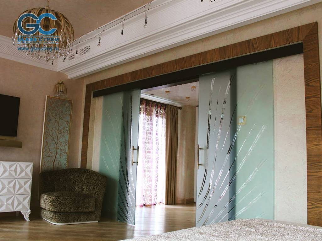 Раздвижные межкомнатные стеклянные двери
