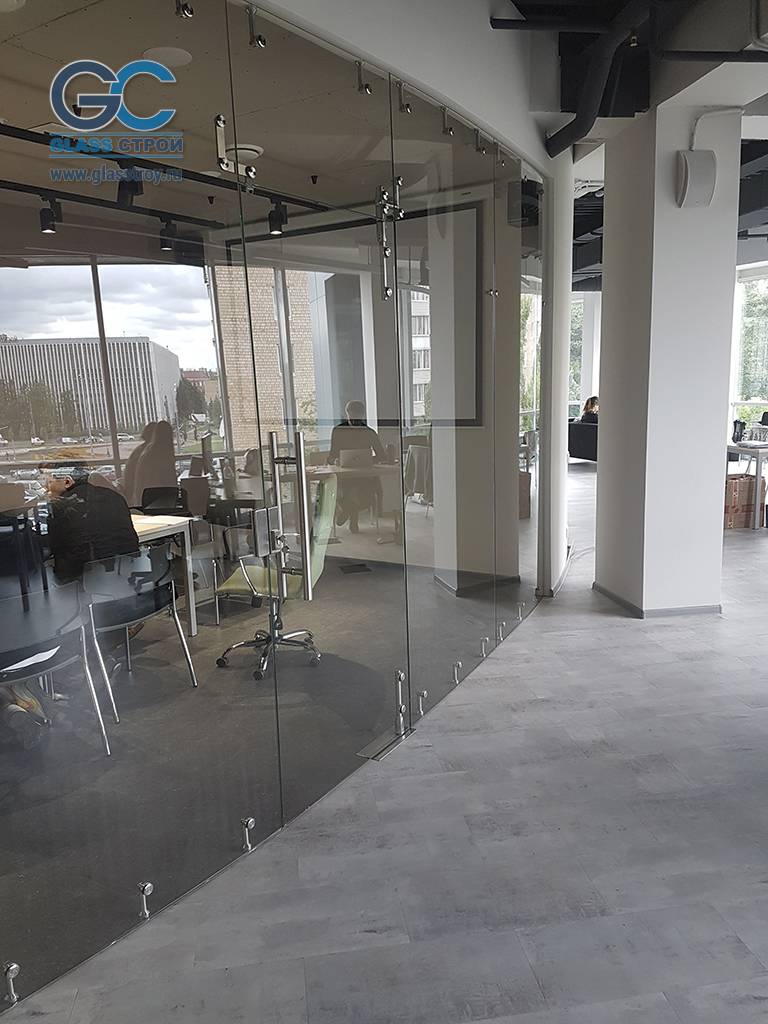 Офис за стеклянными перегородками