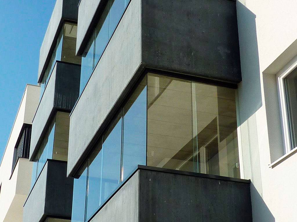 фасады балконов из стекла