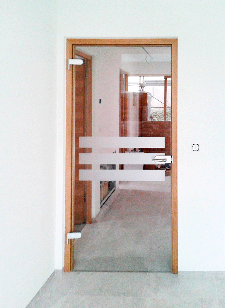двери со стеклом