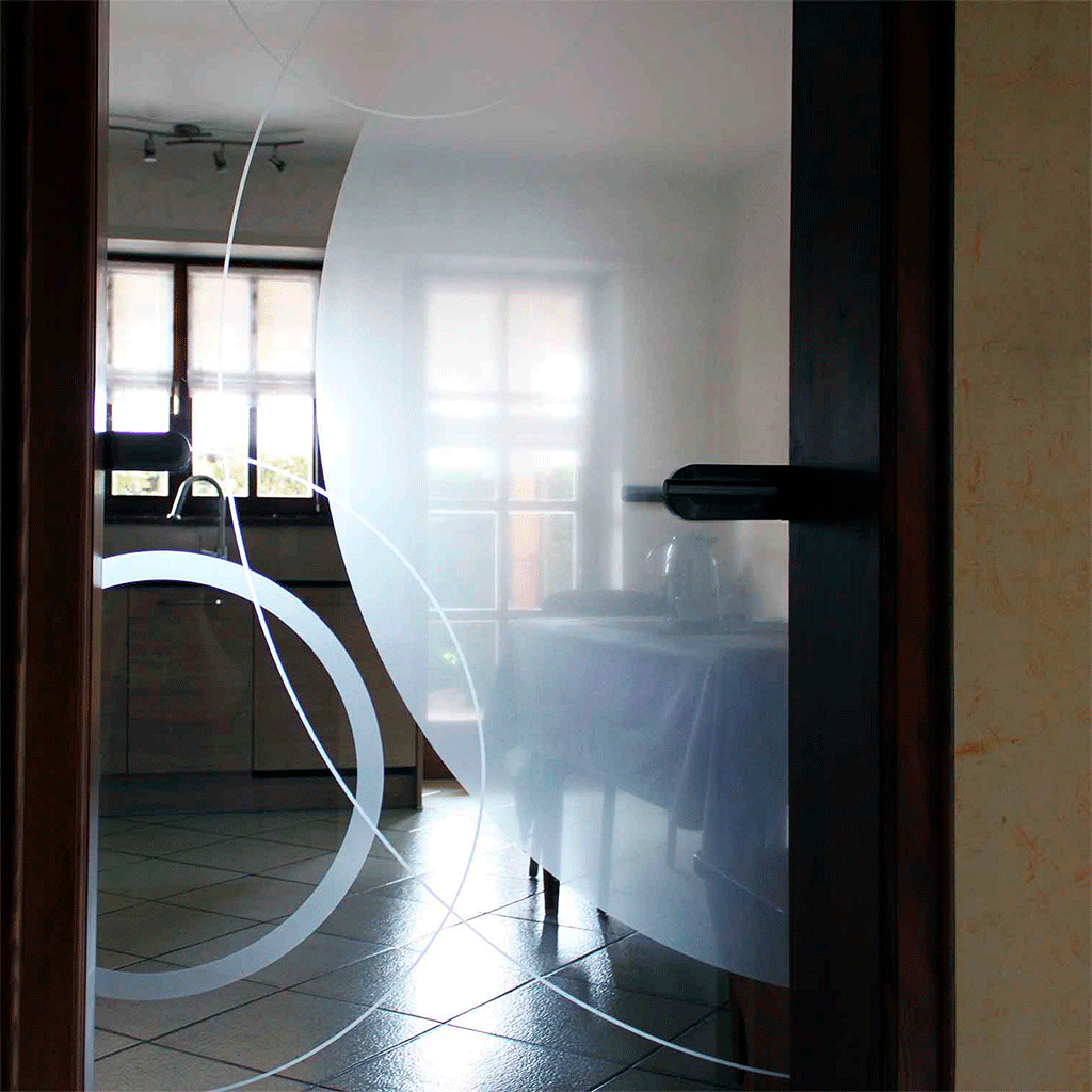  дверь со стеклом и рисунком