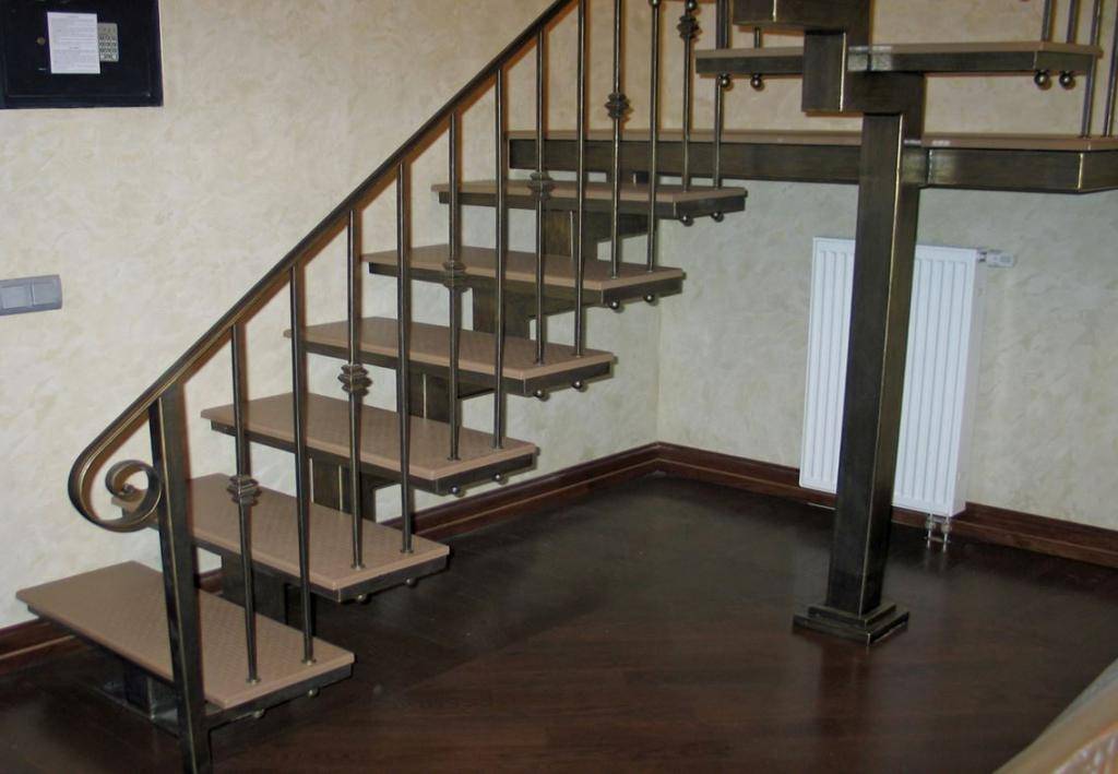 металлическая лестница декор вашего дома