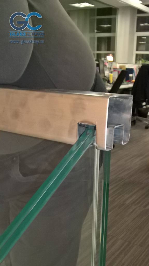 Цельностеклянные перила и поручни из нержавейки