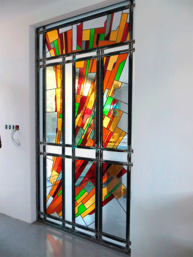стеклянная дверь с витражом