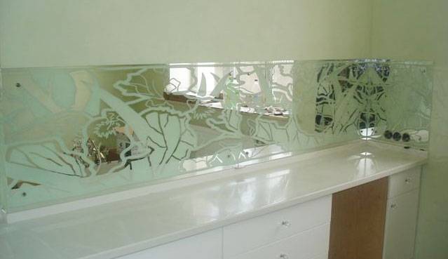кухонные панели из стекла с рисунком