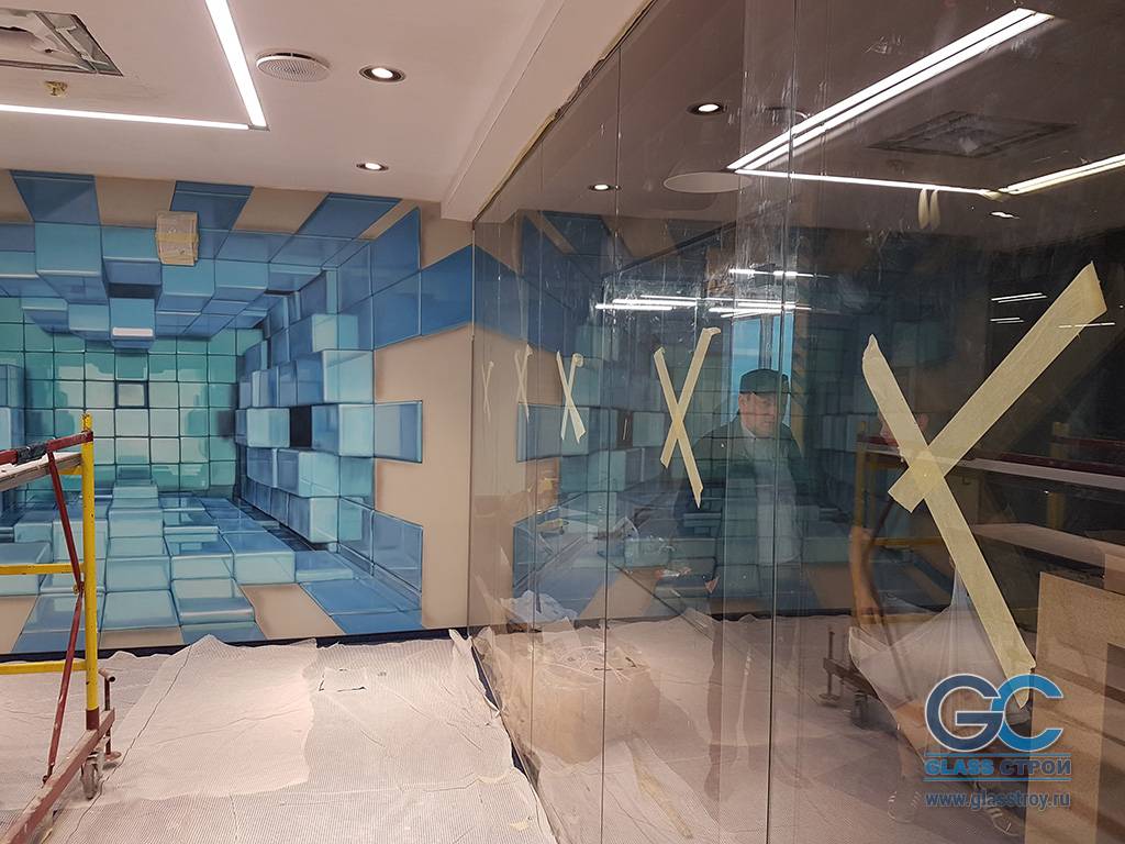 Установка стеклянных перегородок после чистовой отделки