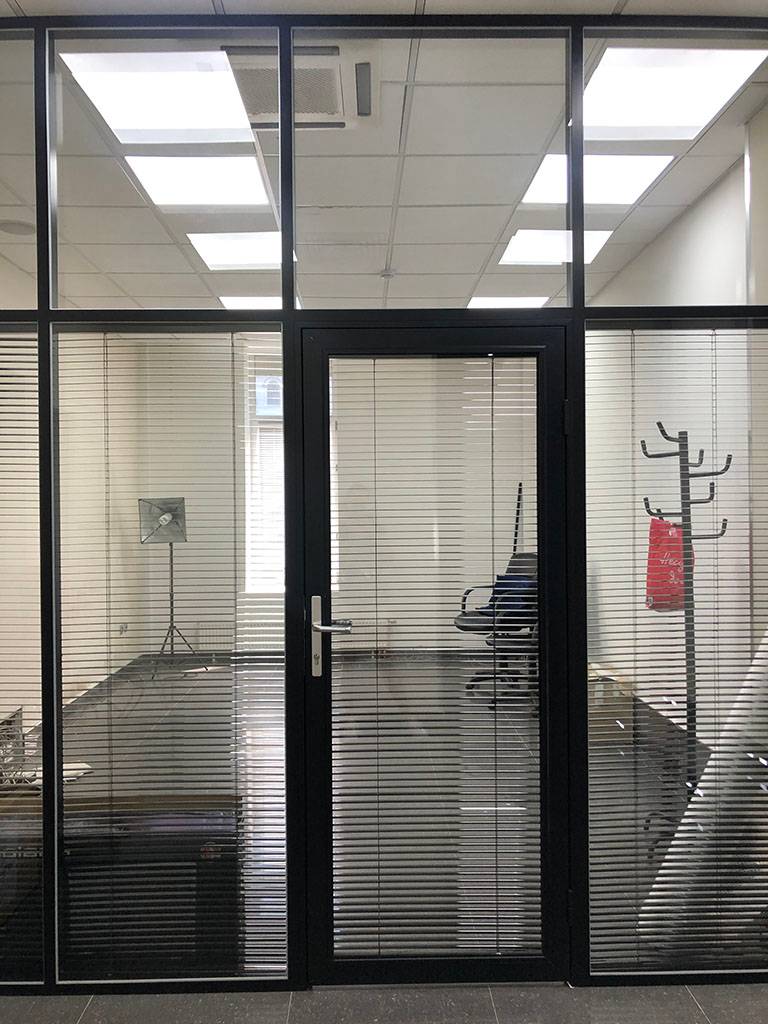 Организация пространства с помощью перегородок и дверей Организация пространства с помощью перегородок и дверей