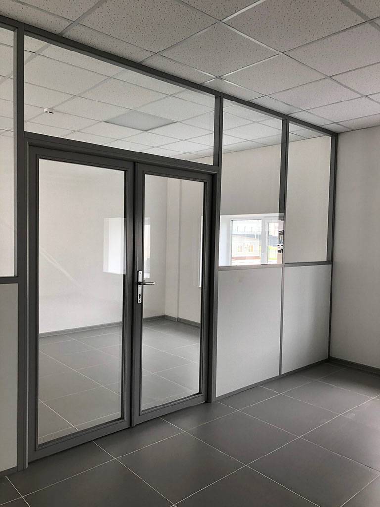 Перегородки комбинированные со стеклянными дверьми