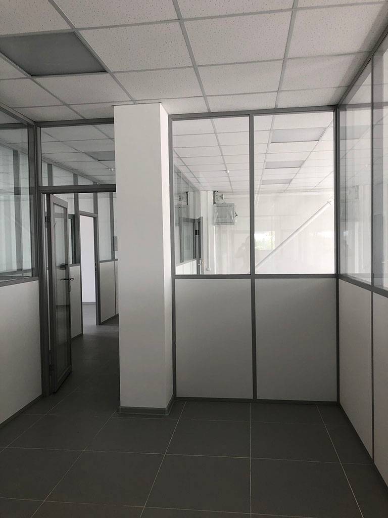 Офис компании из легких перегородок