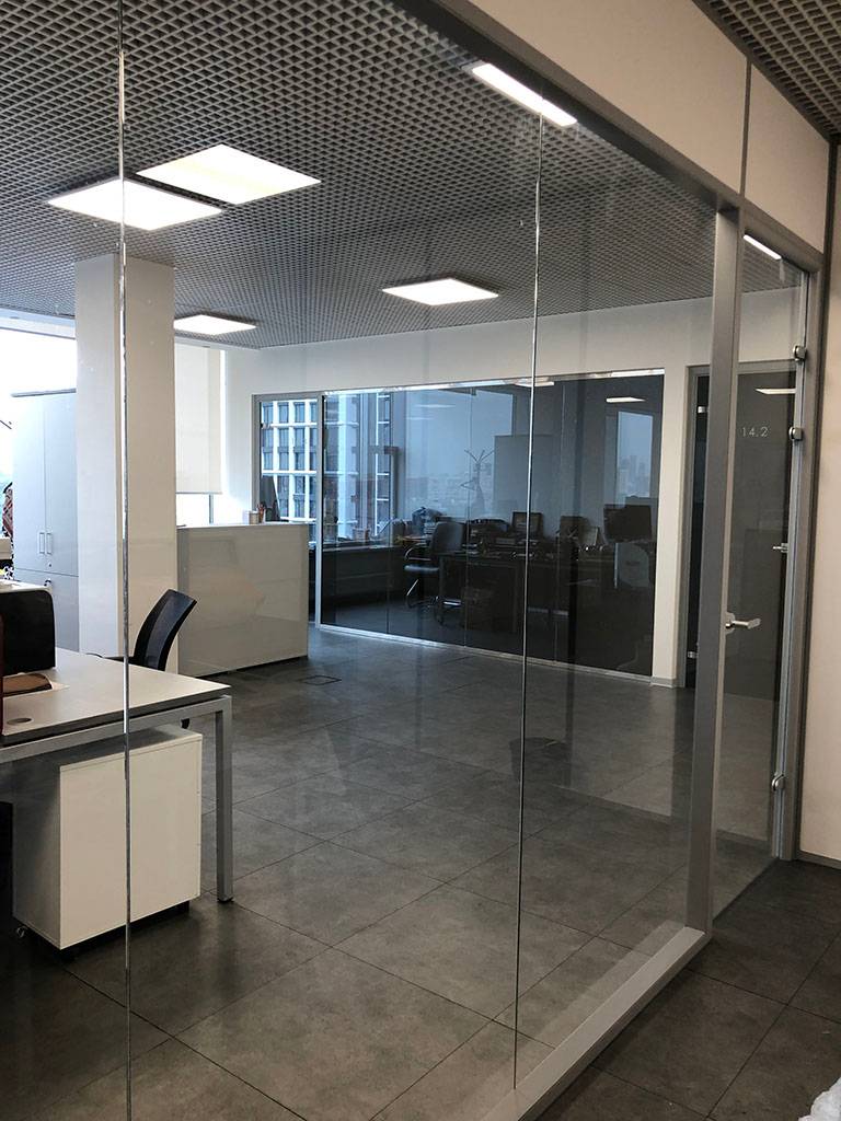 Прозрачные офисные кабинеты