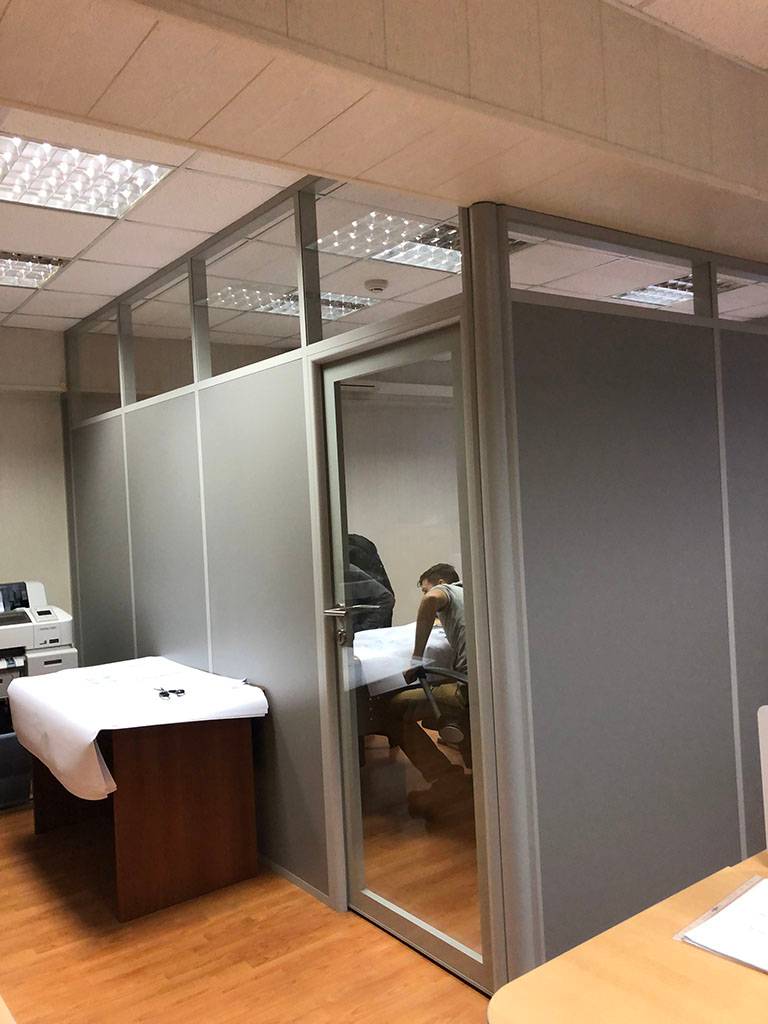 Кабинеты в офисе из каркасных перегородок