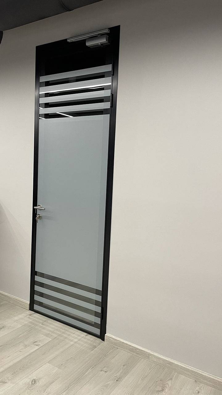 Распашная дверь i-Doors с матовой пленкой