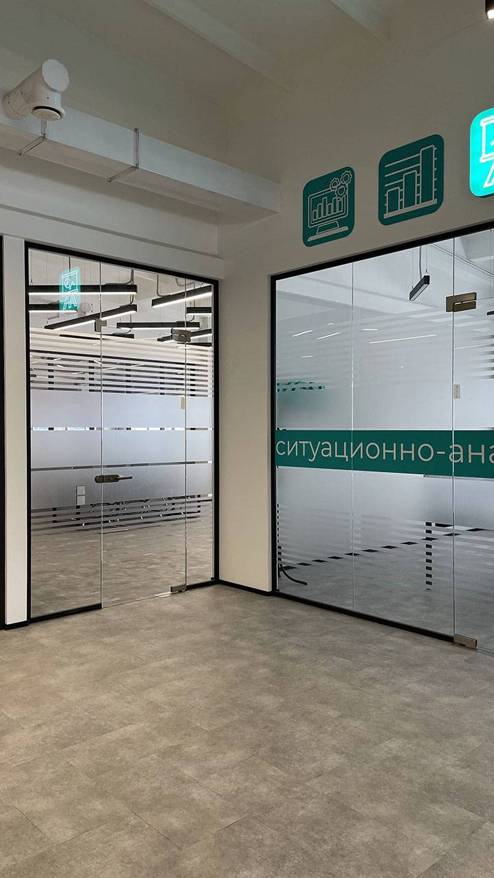 Офис из стекла
