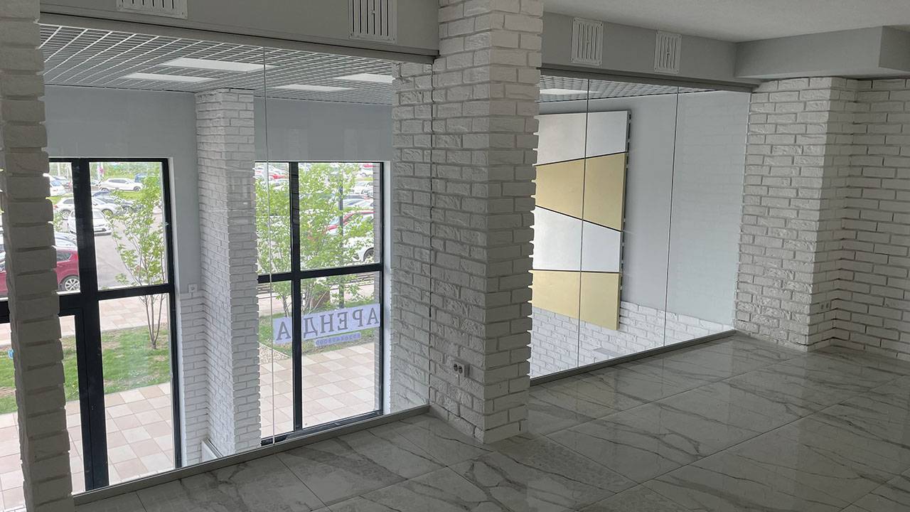 Стекло в зажимном профиле