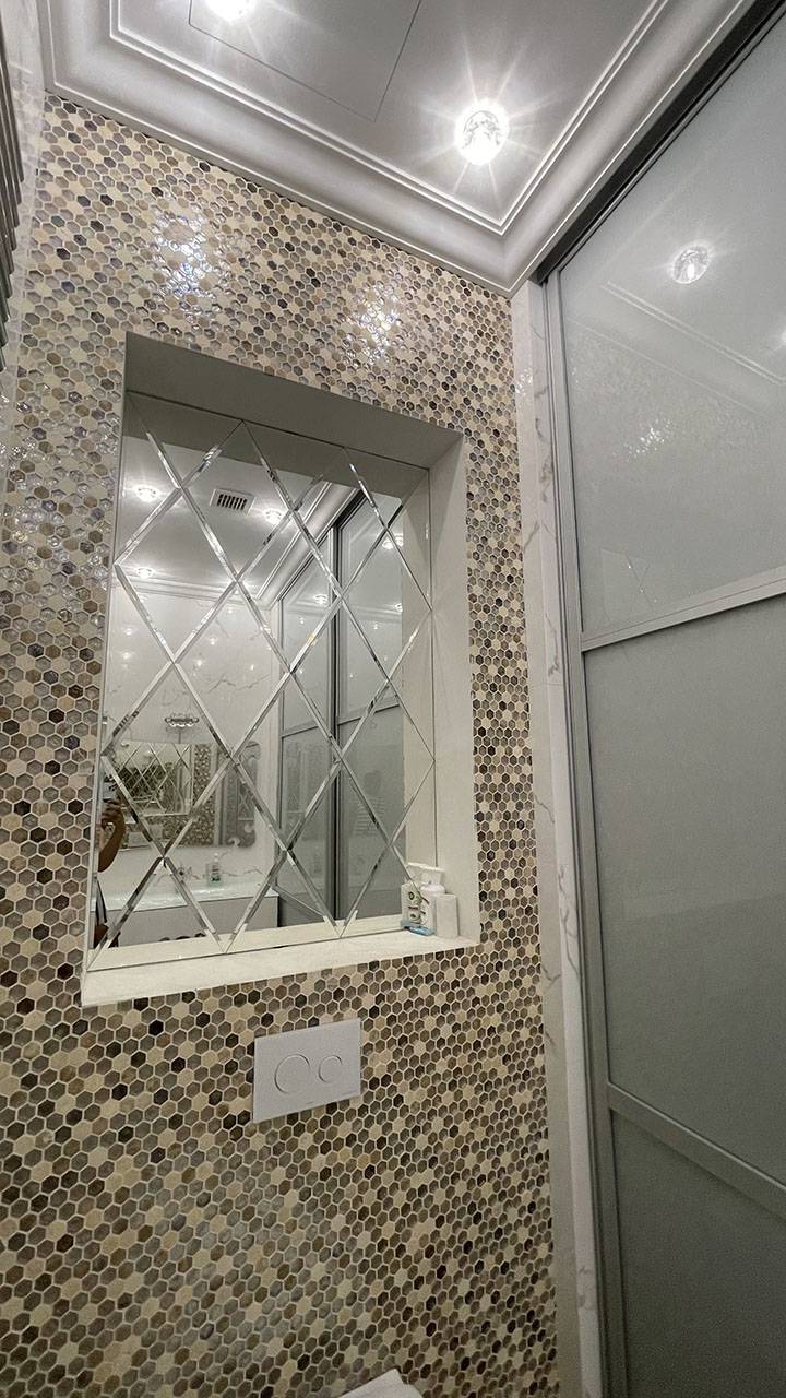 Зекальное панно из ромбов
