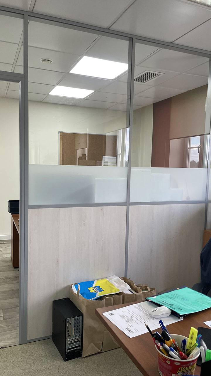 Комбинированные перегородки в интерьере офисного кабинета