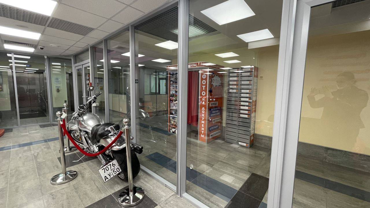 Алюминиевые перегородки и двери