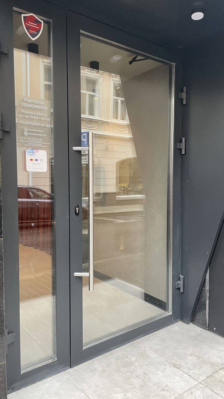 Прозрачные двери для ресторана