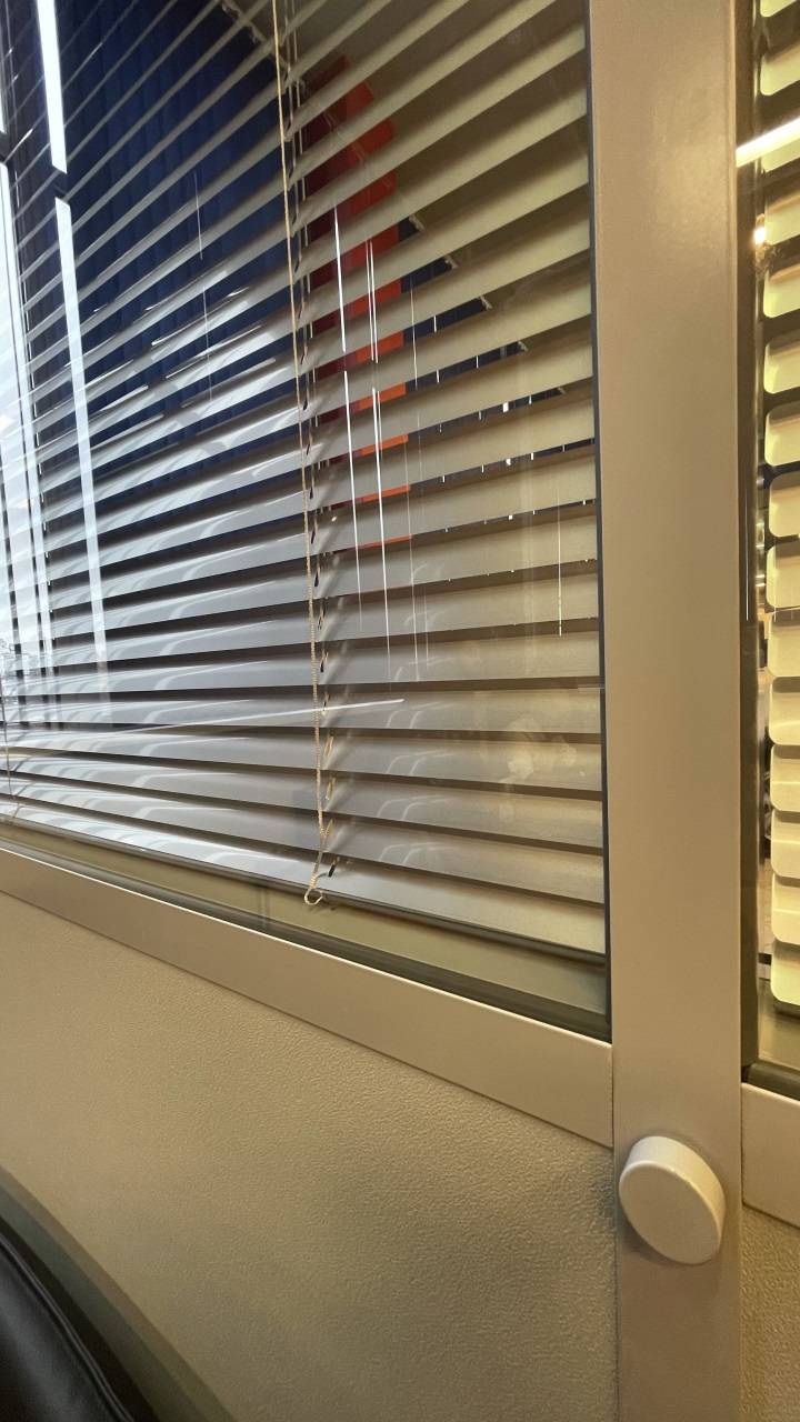Встроенные в двойной витраж жалюзи