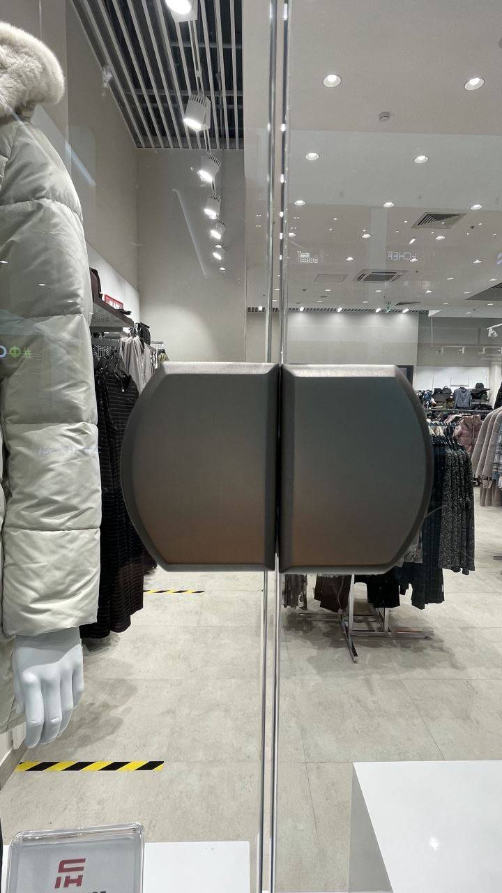 Крепление стеклянных полотен