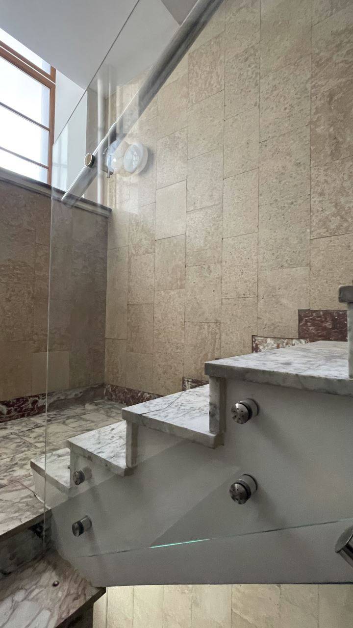 Точечные крепления манет для стекла