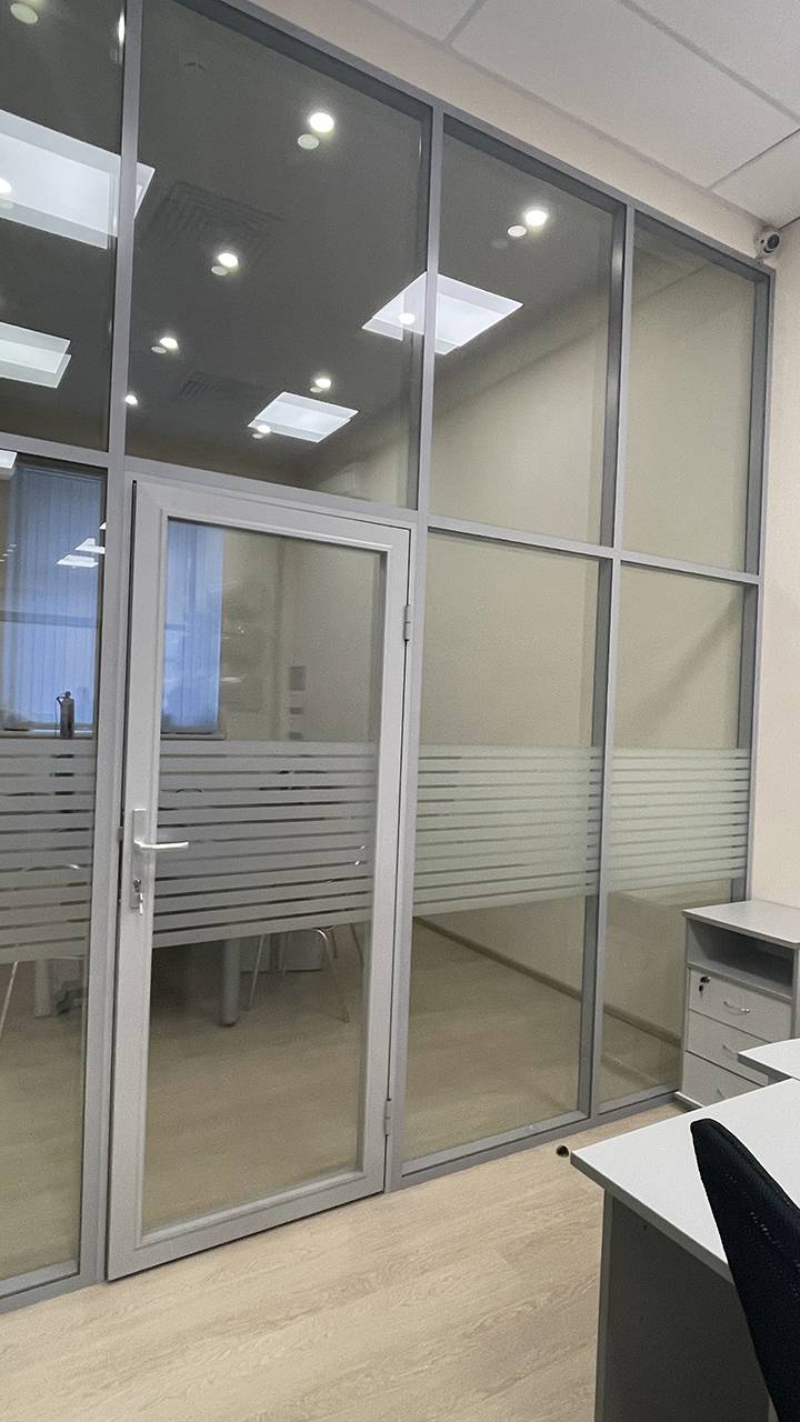 Перегородки из двойного витража