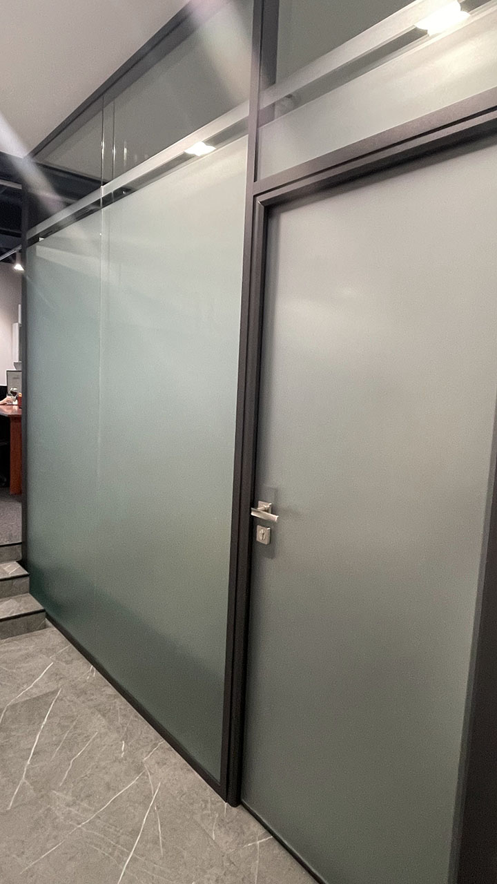 Матовые перегородки из стекла