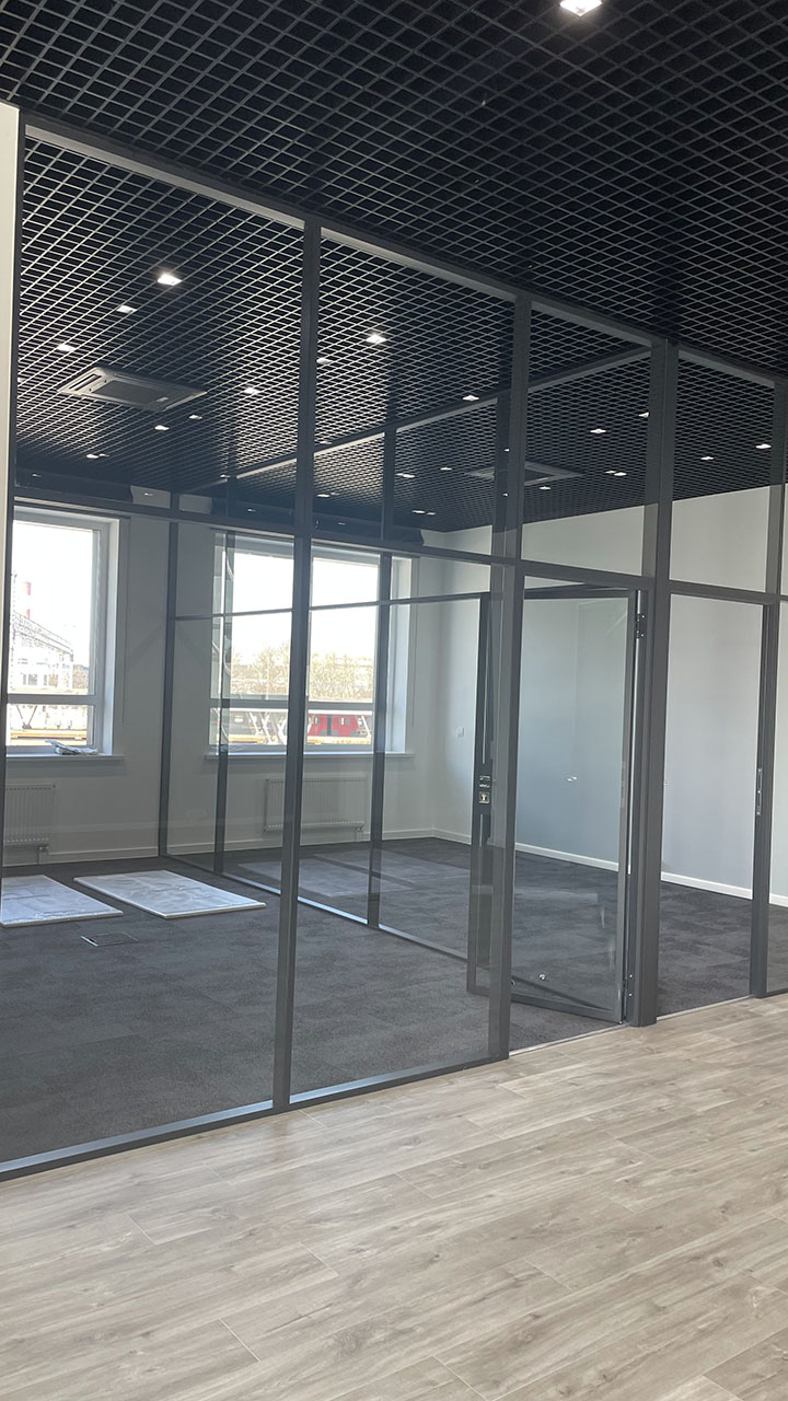 Каркасные черные перегородки для офиса Каркасные черные перегородки для офиса