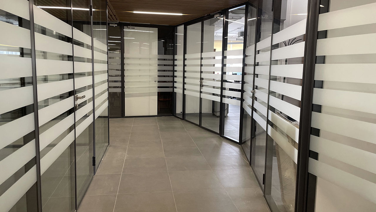 Офисные перегородки и двери